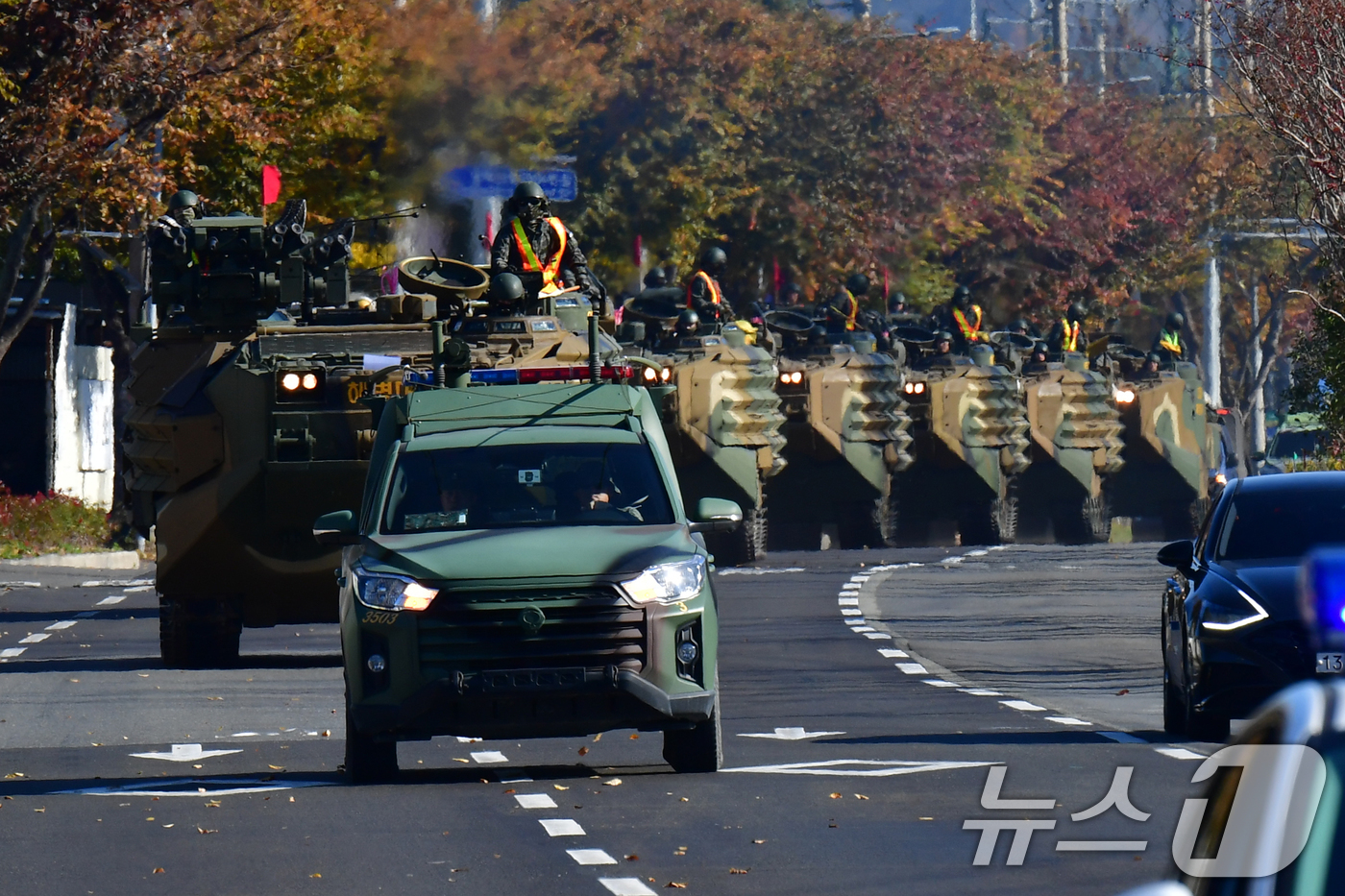 (포항=뉴스1) 최창호 기자 = 15일 경북 포항시 남구에서 해병대1사단 KAAV(한국형상륙돌격장갑차)부대가 훈련장으로 이동하고 있다. 2025.11.15/뉴스1