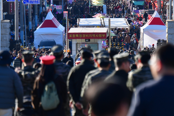 북새통 이룬 2025해병대문화축제장