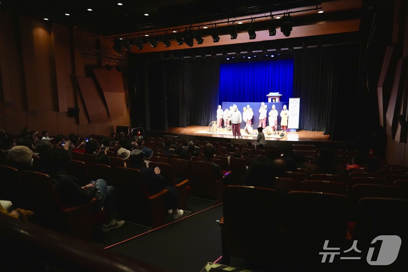 본문 이미지 - 서산박첨지놀이 공연 모습&#40;서산문화재단 제공. 재판매 및 DB금지&#41;2025.11.15/뉴스1