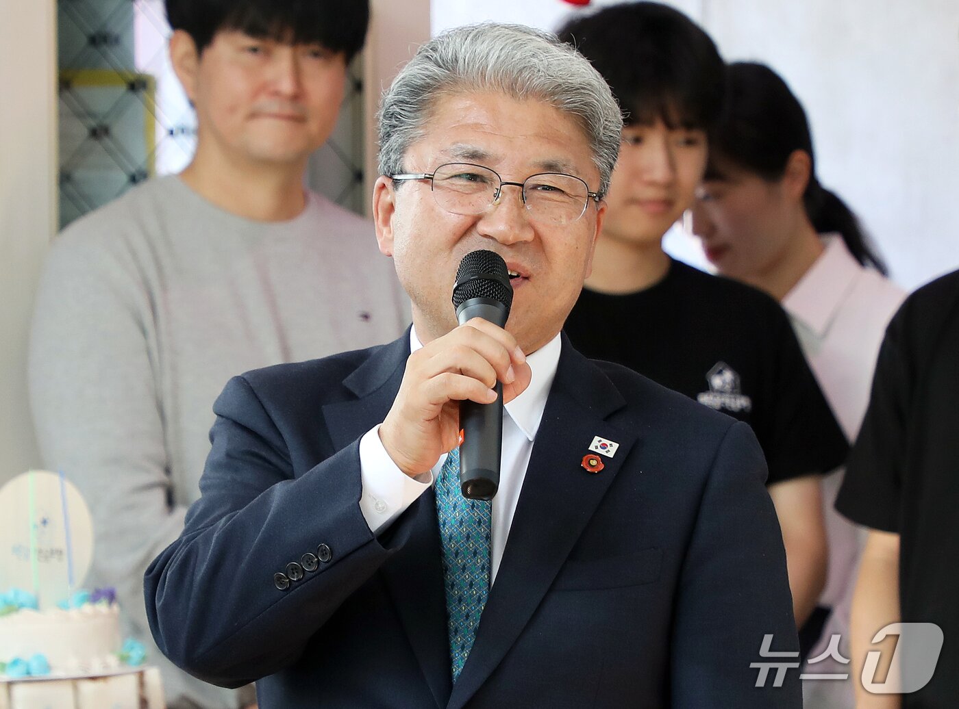 본문 이미지 - '푸른 꿈 작은 공부방' 창립 20주년 기념식에 참석한 이상봉 제주도의회 의장.2025.11.15./뉴스1