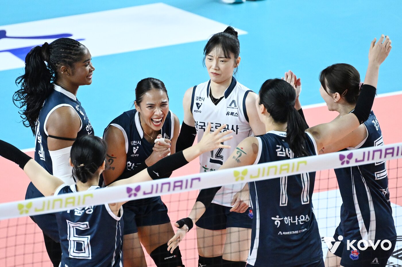 본문 이미지 - 7연승을 이어가며 여자 프로배구 선두를 질주한 한국도로공사. &#40;KOVO 제공&#41;