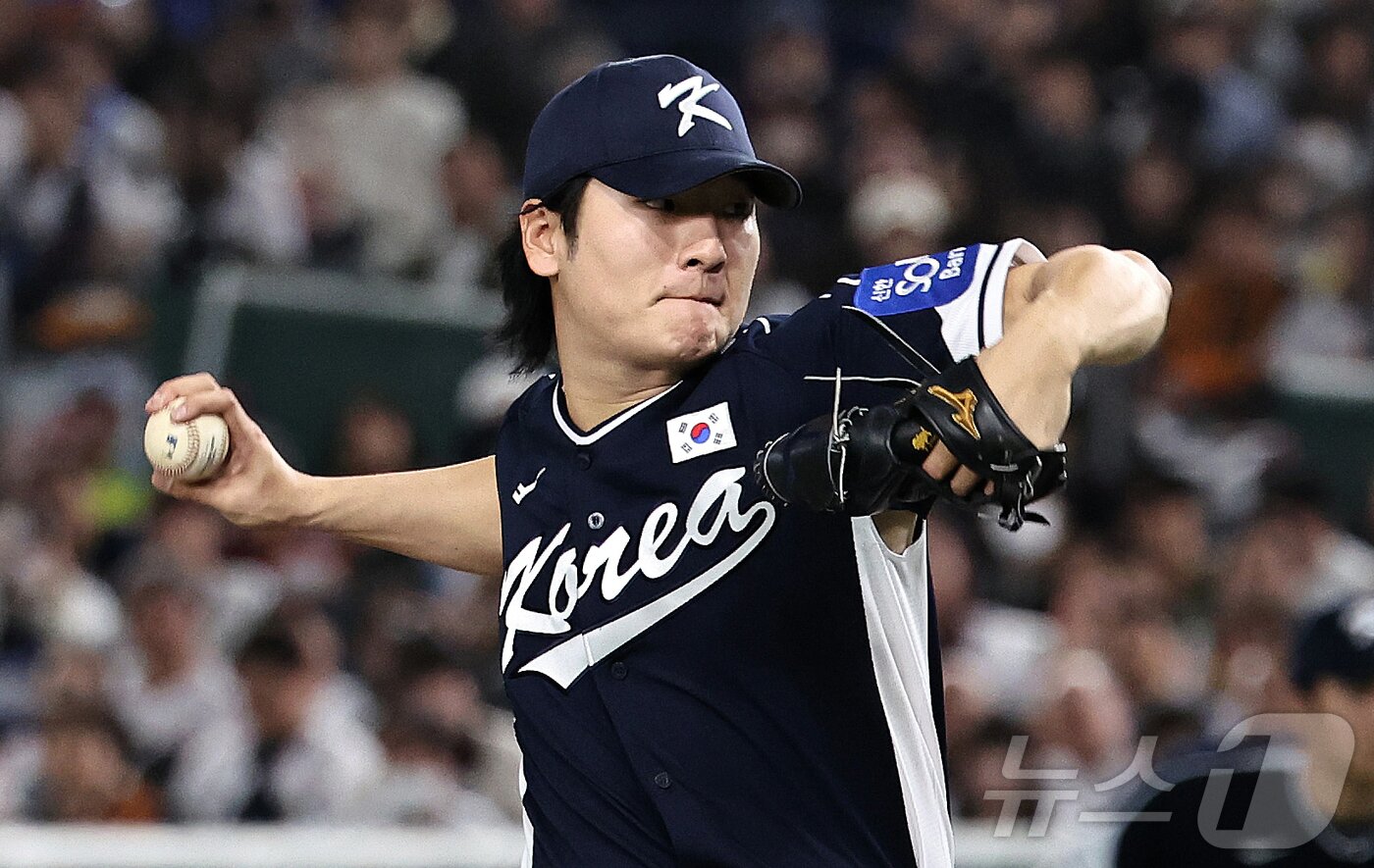 본문 이미지 - 15일 오후 일본 도쿄돔에서 열린 월드베이스볼클래식&#40;WBC&#41; 대비 평가전 &#39;2025 케이 베이스볼 시리즈&#40;K-BASEBALL SERIES&#41;&#39; 일본과의 1차전 경기. 대한민국 선발 투수 곽빈이 역투하고 있다. 2025.11.15/뉴스1 ⓒ News1 구윤성 기자
