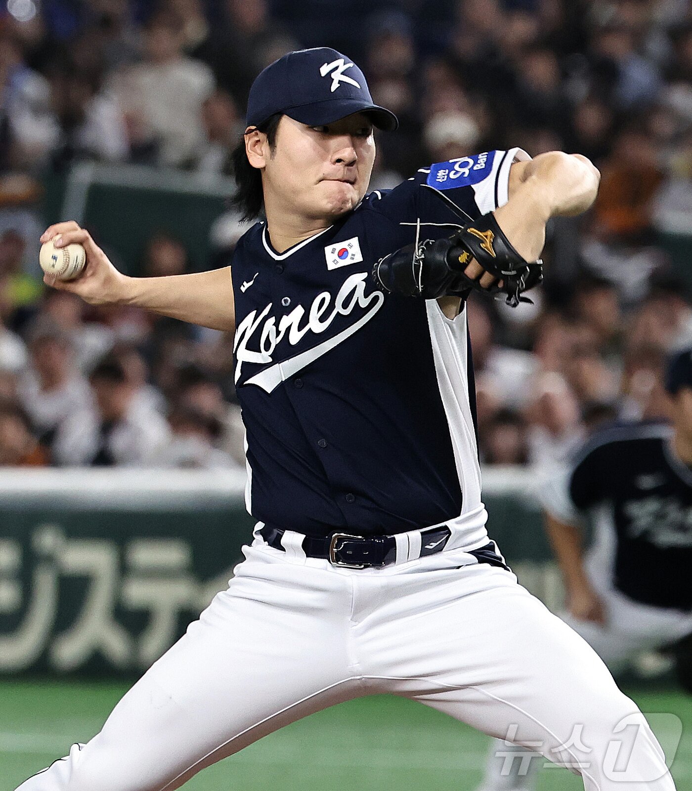 본문 이미지 - 15일 오후 일본 도쿄돔에서 열린 월드베이스볼클래식&#40;WBC&#41; 대비 평가전 &#39;2025 케이 베이스볼 시리즈&#40;K-BASEBALL SERIES&#41;&#39; 일본과의 1차전 경기. 대한민국 선발투수 곽빈이 역투하고 있다. 2025.11.15/뉴스1 ⓒ News1 구윤성 기자