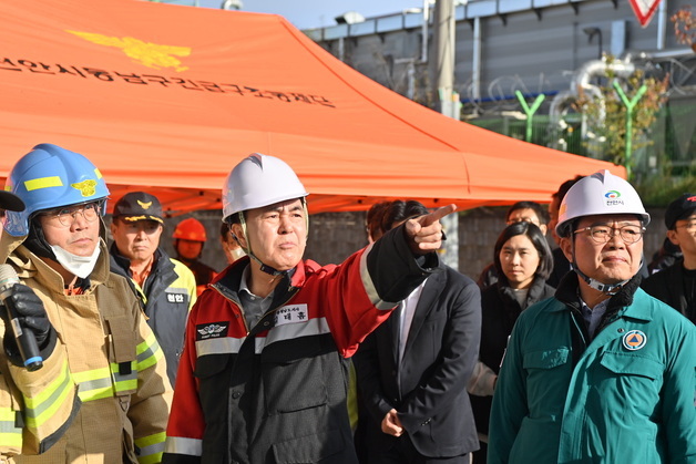 김태흠 지사, 천안 이랜드패션 물류센터 화재 현장 점검