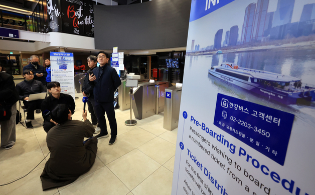 사고 관련 브리핑 하는 박진영 본부장