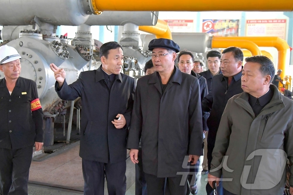 (평양 노동신문=뉴스1) = 북한 노동당 기관지 노동신문은 16일 박태성 내각총리가 인민경제 여러 부문 사업을 현지에서 료해(파악)했다고 보도했다. [국내에서만 사용가능. 재배포 …