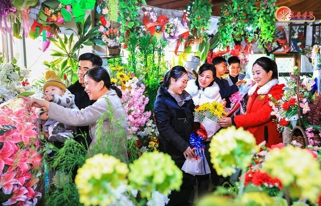 北, '어머니날' 통해 김정은 지도력 선전…충성심 독려