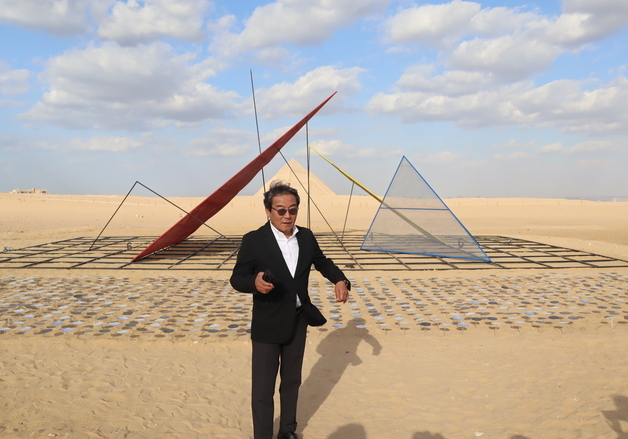 이집트 피라미드 앞마당 미술제…韓작가, 디지털언어로 과거와 현재를 잇다