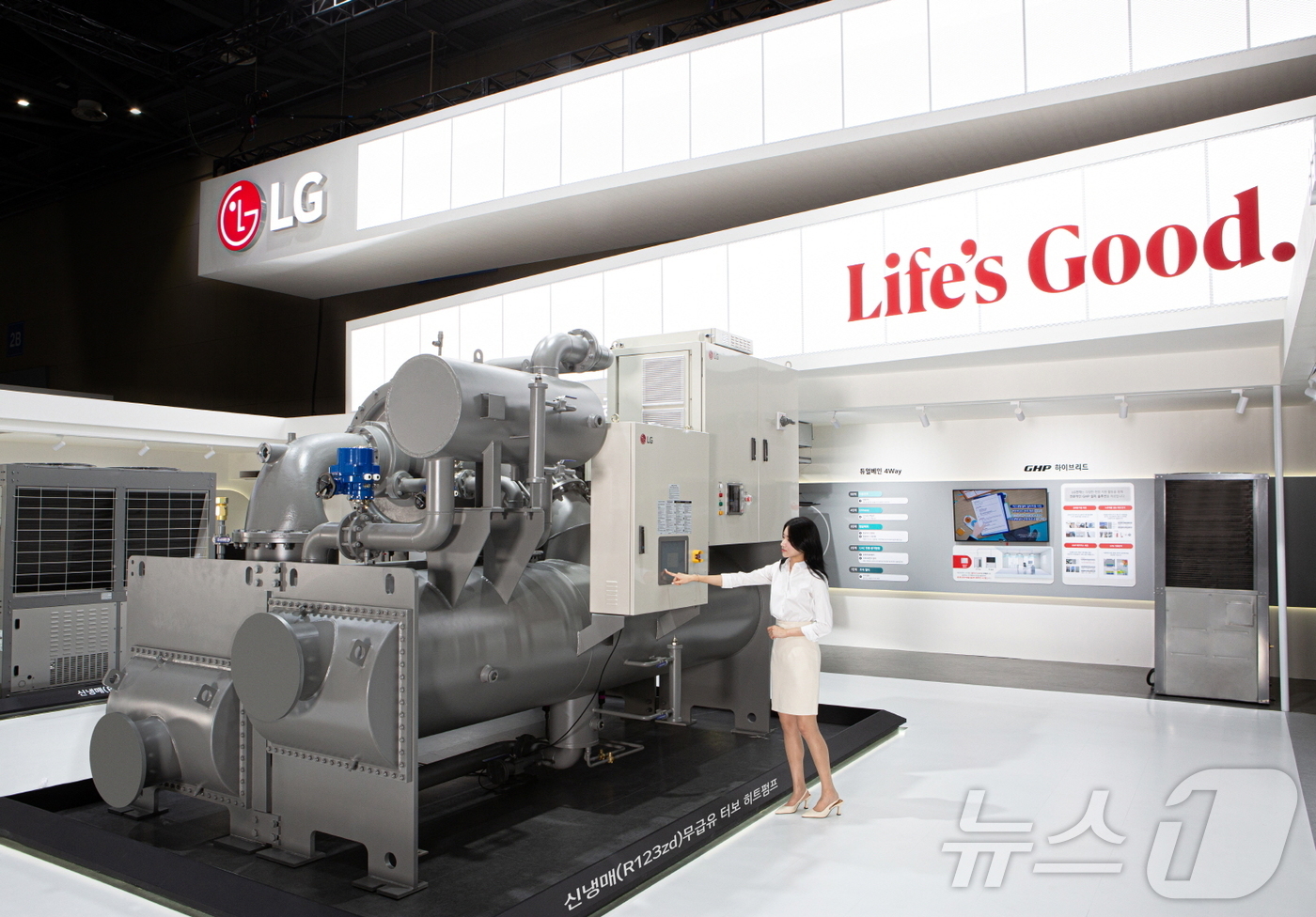 (서울=뉴스1) = LG가 2050년까지 탄소 순배출을 0으로 만드는 탄소중립(넷제로, Net Zero)을 적극 추진하며 기후 위험 대응에 선제적으로 나서고 있다고 16일 밝혔다. …