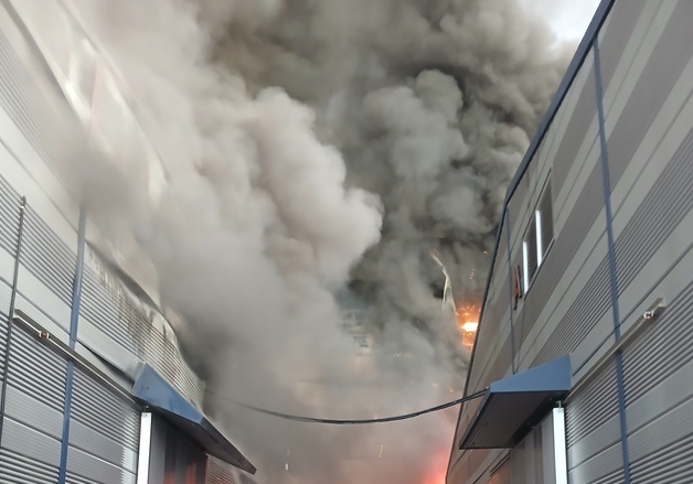 칠곡 식품 물류창고서 화재…대응 1단계 발령 진화 중