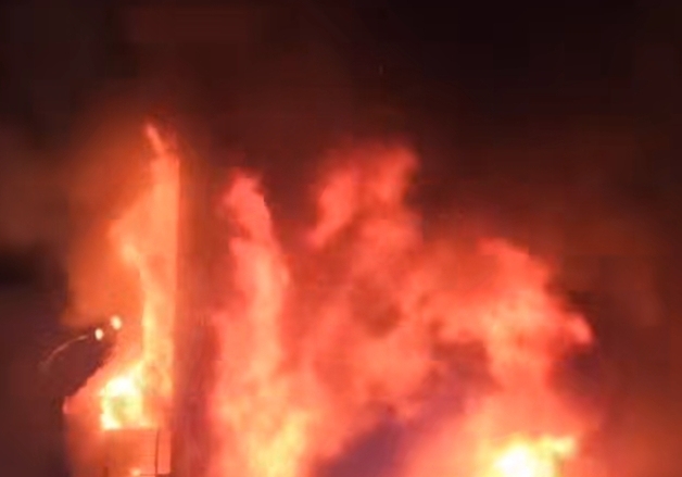 밤사이 태백 황지동 화재로 소방대원 부상·재산피해 4억 이상