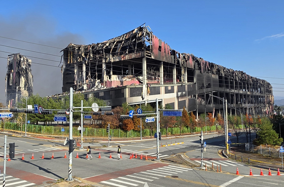 [뉴스1 PICK]천안 이랜드 물류센터 화재, 이틀째 잔불 진화