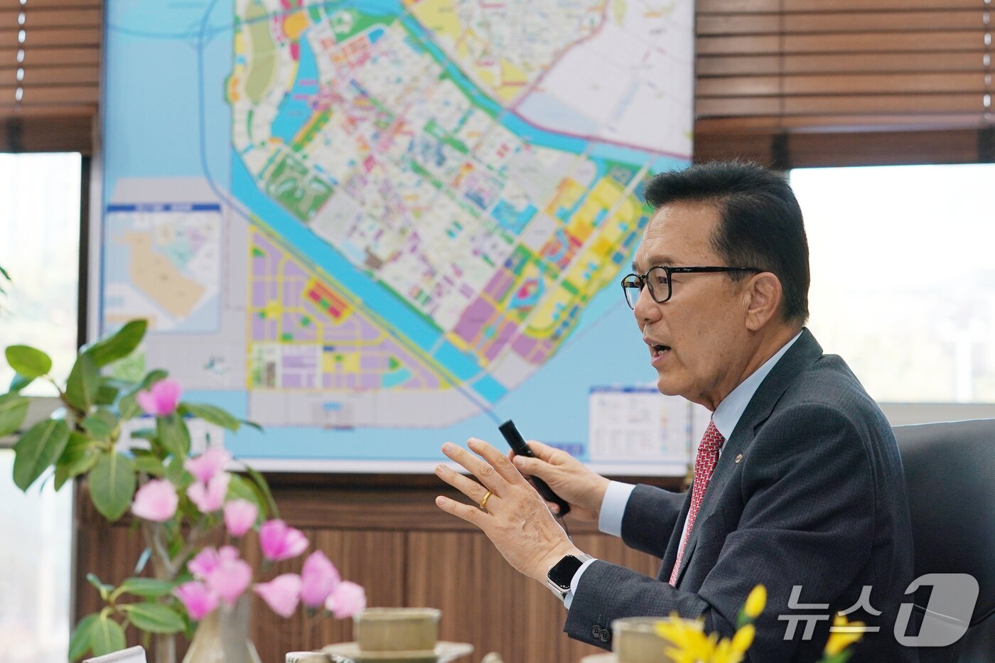 본문 이미지 - 이재호 인천 연수구청장이 지난 10일 구청장실에서 뉴스1과 인터뷰하고 있다.&#40;연수구 제공. 재배포 및 DB금지&#41;2025.11.16/뉴스1