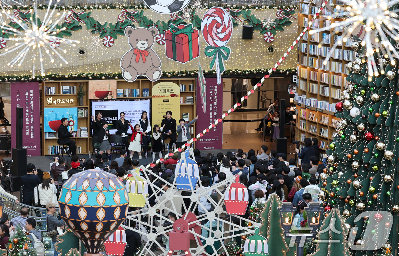 (서울=뉴스1) 안은나 기자 = 뮤지컬 배우 리사(Lisa), 이연경, 이경준, 한일경, 아역배우 윤도영, 최지훈, 우도연, 최예린이 16일 오후 서울 강남구 코엑스 별마당 도서관 …