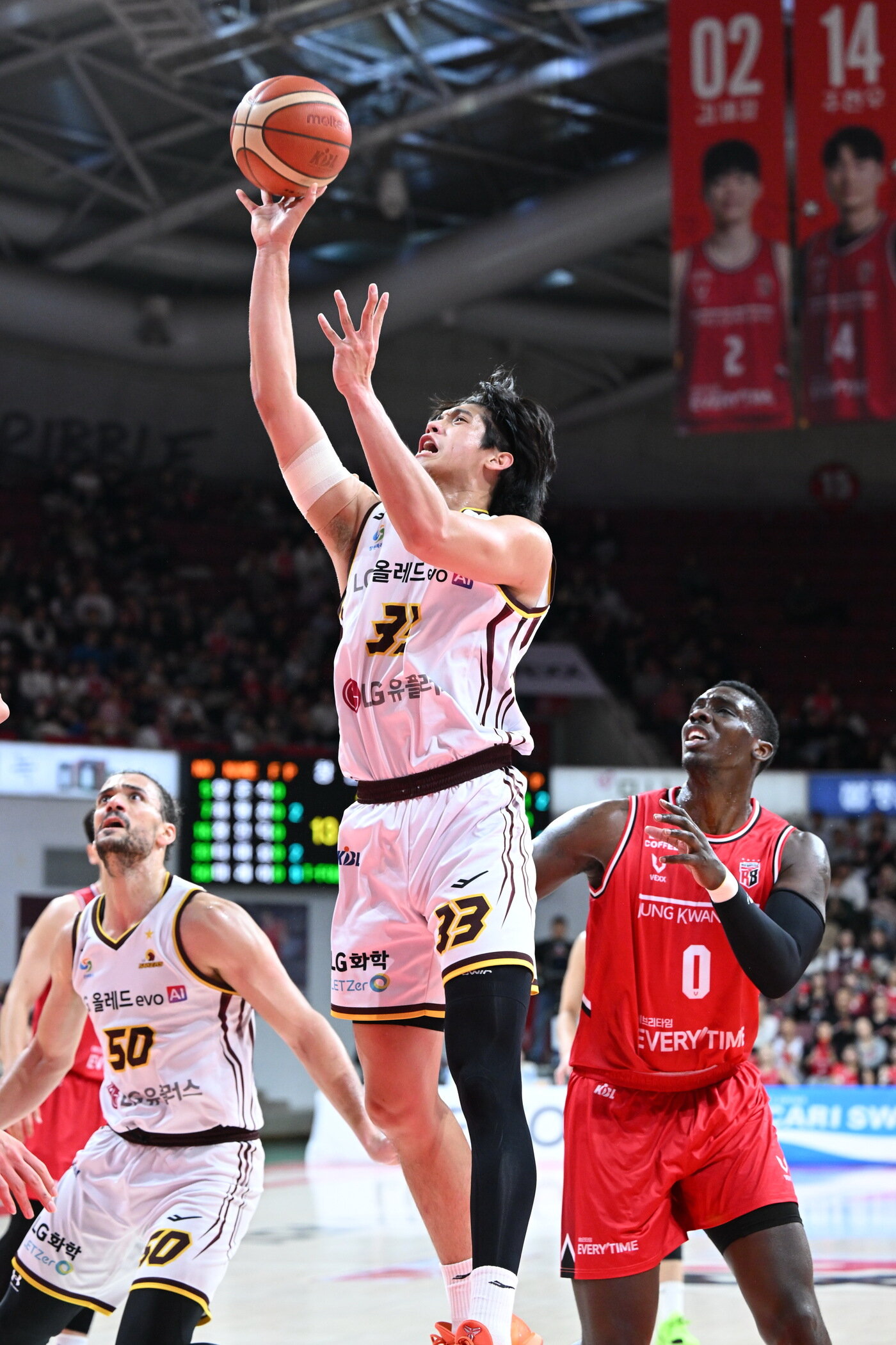 본문 이미지 - 창원 LG의 4연승을 이끈 칼 타마요. &#40;KBL 제공&#41;