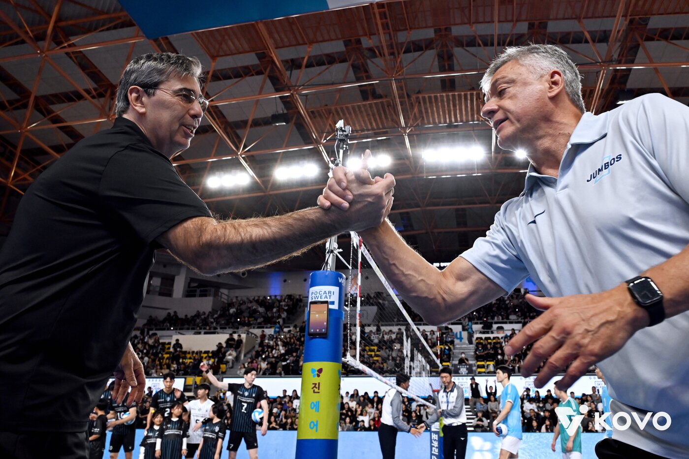 본문 이미지 - 대한항공이 현대캐피탈을 꺾고 선두로 올랐다.&#40;KOVO제공&#41; 