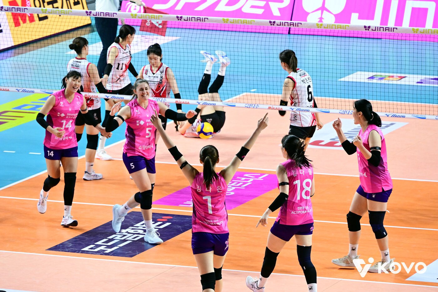 본문 이미지 - 흥국생명이 정관장을 꺾었다.&#40;KOVO제공&#41;