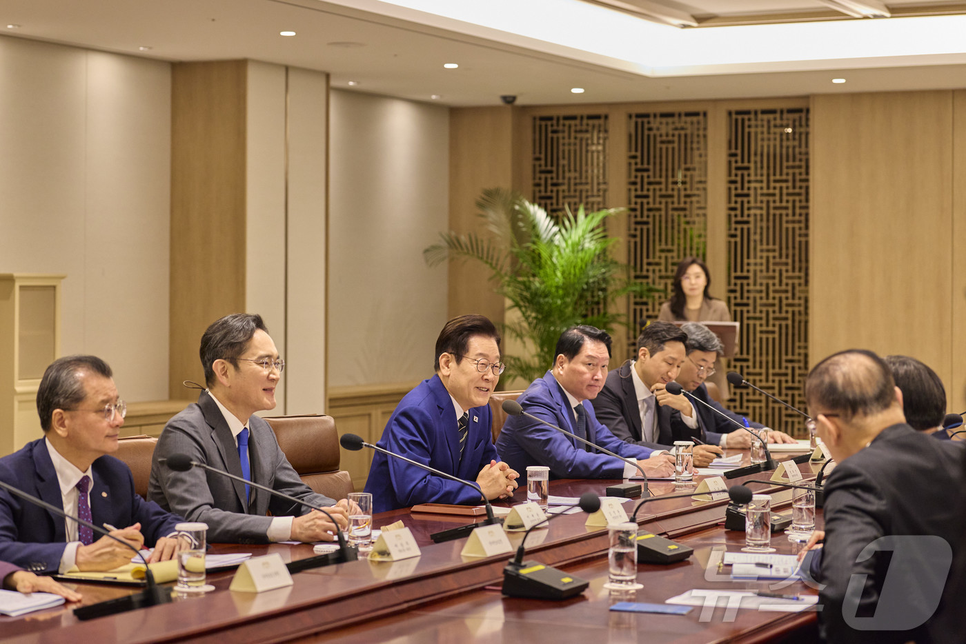 (서울=뉴스1) 이재명 기자 = 이재명 대통령이 16일 서울 용산 대통령실 청사에서 열린 한미 관세협상 후속 민관 합동회의에서 발언하고 있다. (대통령실 제공. 재판매 및 DB 금 …