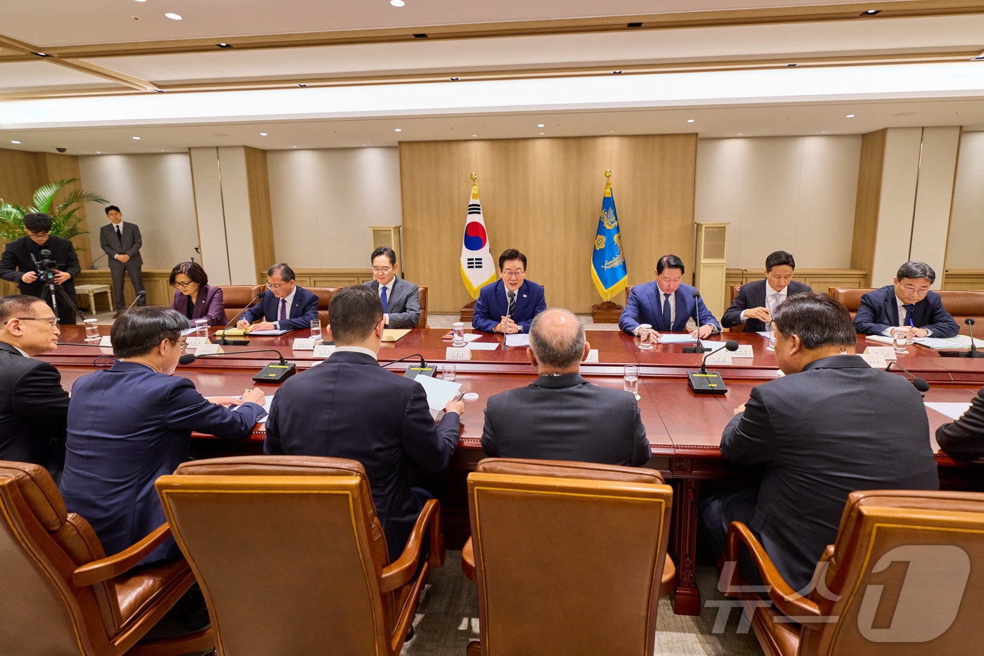 (서울=뉴스1) 이재명 기자 = 이재명 대통령이 16일 서울 용산 대통령실 청사에서 열린 한미 관세협상 후속 민관 합동회의에서 발언하고 있다. (대통령실 제공. 재판매 및 DB 금 …