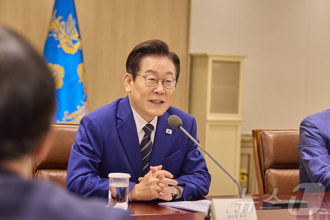 본문 이미지 - 이재명 대통령이 16일 서울 용산 대통령실 청사에서 열린 한미 관세협상 후속 민관 합동회의에서 발언하고 있다. &#40;대통령실 제공. 재판매 및 DB 금지&#41; 2025.11.16/뉴스1 ⓒ News1 이재명 기자