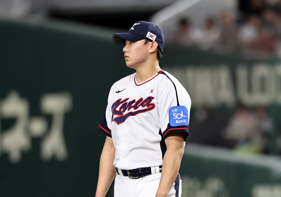 영점 잃은 한국 마운드, 일본과 2경기 사사구 23개 자멸