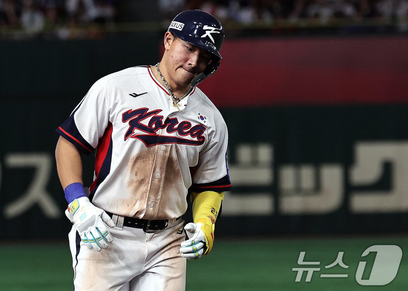 본문 이미지 - 16일 오후 일본 도쿄돔에서 열린 월드베이스볼클래식&#40;WBC&#41; 대비 평가전 &#39;2025 케이 베이스볼 시리즈&#40;K-BASEBALL SERIES&#41;&#39; 일본과의 2차전 경기. 대한민국 안현민이 8회말 1사 상황 솔로홈런을 치고 그라운드를 돌고 있다. 2025.11.17/뉴스1 ⓒ News1 구윤성 기자