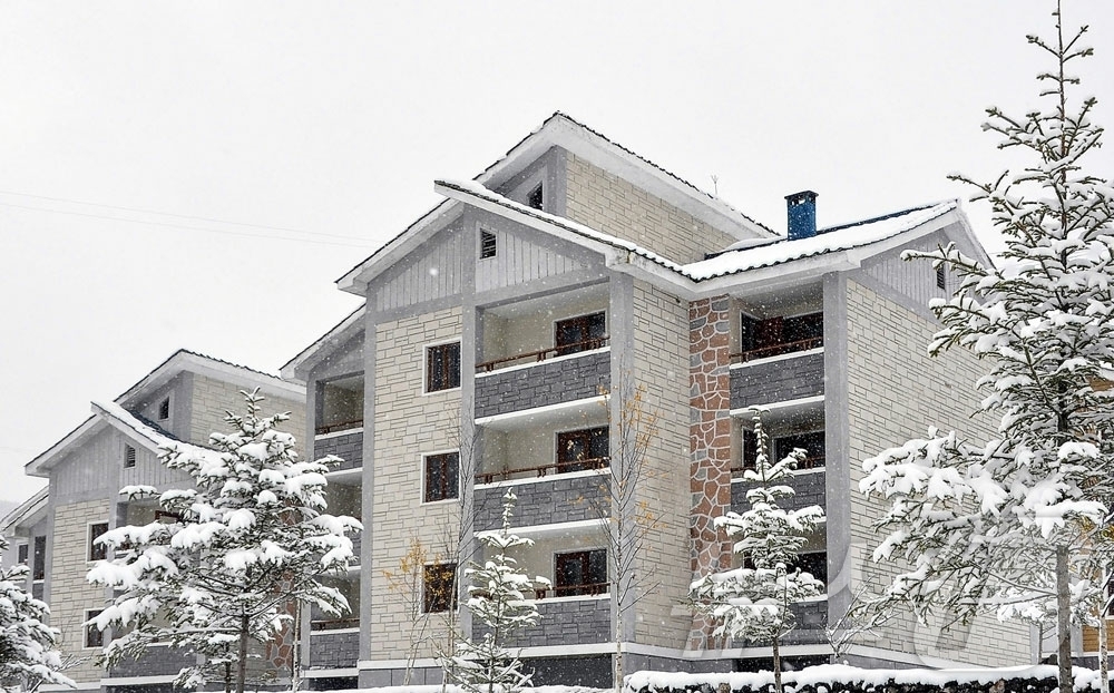 (평양 노동신문=뉴스1) = 북한 노동당 기관지 노동신문은 17일 "올해 계획된 양강도 안의 수천세대 농촌 살림집 건설이 성과적으로 결속됐다"며 "새집들이경사로 연일 흥성이고 있다 …