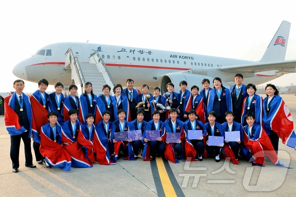 (평양 노동신문=뉴스1) = 북한 노동당 기관지 노동신문은 17일 "마로끄(모로코)에서 진행된 국제축구연맹 2025년 17살 미만(U-17) 여자월드컵경기대회에서 연전 쾌승한 우리 …