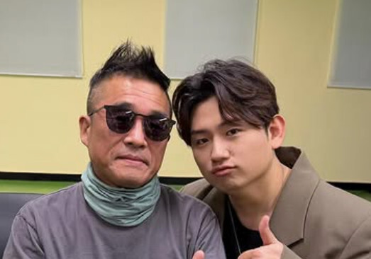 김건모, 우디 만났다…수척해진 얼굴로 엄지 척 [N샷]