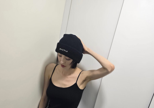 이다희, 앙상한 팔…'뼈말라' 몸매 속 힙한 포즈 [N샷]