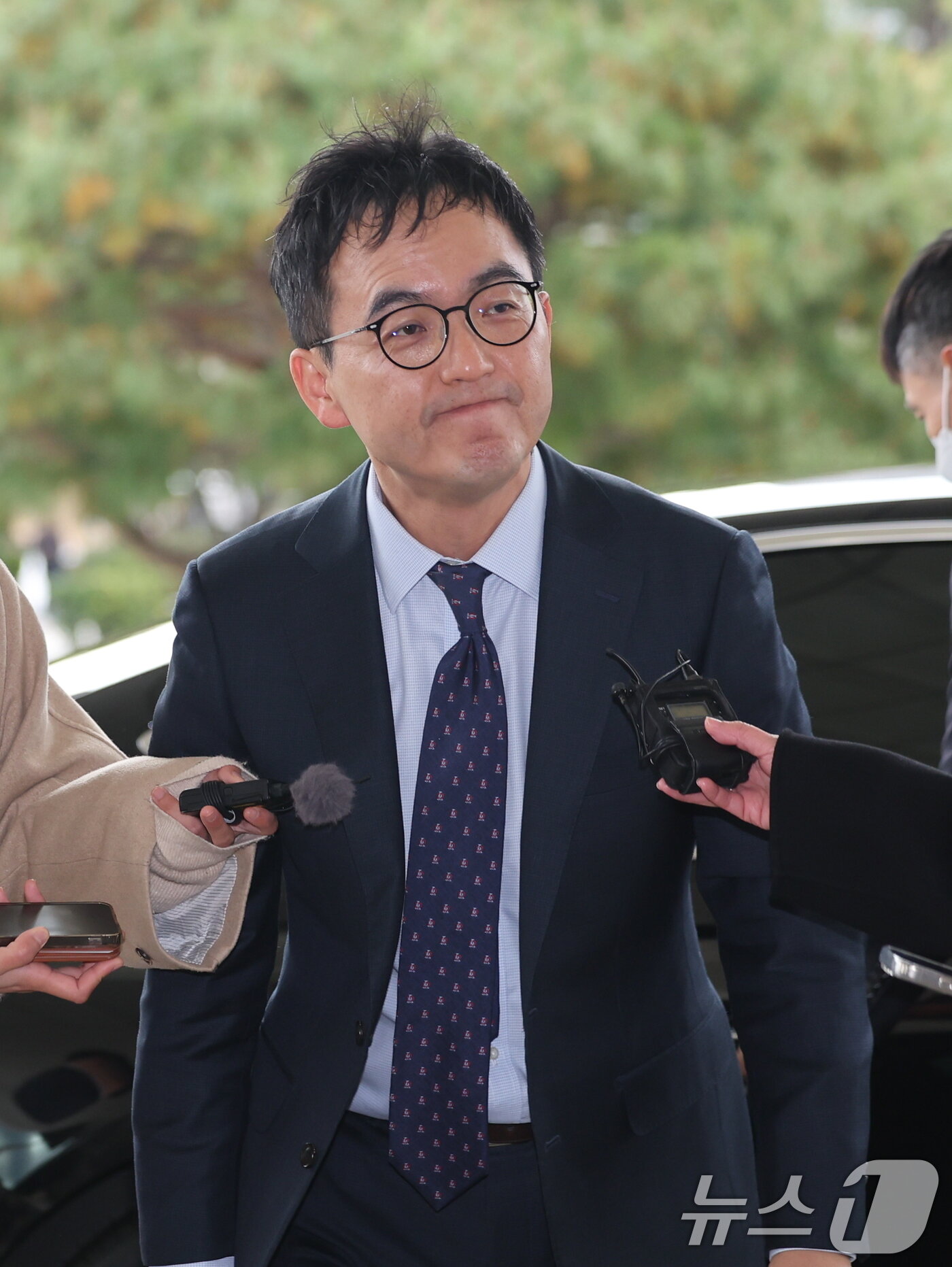 본문 이미지 - 구자현 신임 검찰총장 직무대행이 17일 오전 서울 서초구 대검찰청으로 출근하고 있다. 2025.11.17/뉴스1 ⓒ News1 황기선 기자