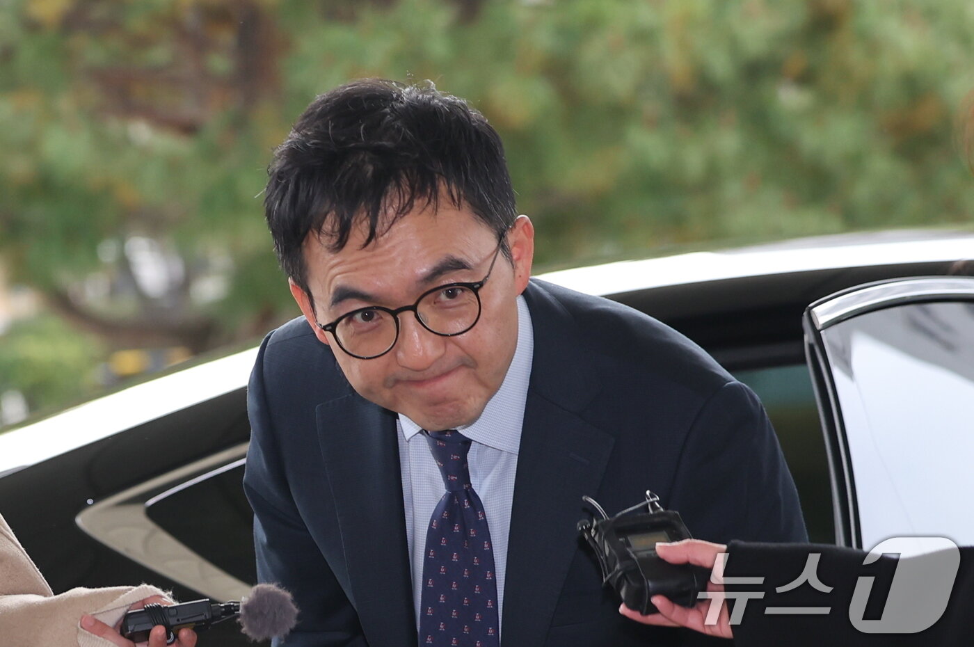 본문 이미지 - 구자현 신임 검찰총장 직무대행이 17일 오전 서울 서초구 대검찰청으로 출근하고 있다. 2025.11.17/뉴스1 ⓒ News1 황기선 기자