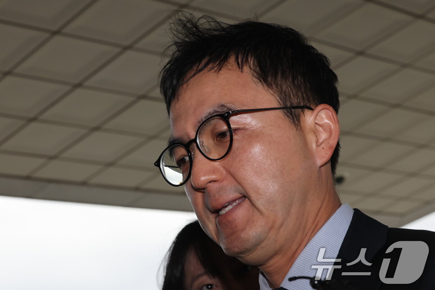 본문 이미지 - 구자현 신임 검찰총장 직무대행이 17일 오전 서울 서초구 대검찰청으로 출근하고 있다. 2025.11.17/뉴스1 ⓒ News1 황기선 기자