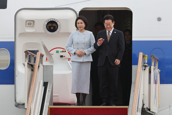[뉴스1 PICK] 이재명 대통령, G20 참석차 출국…아프리카·중동 4국 순방길