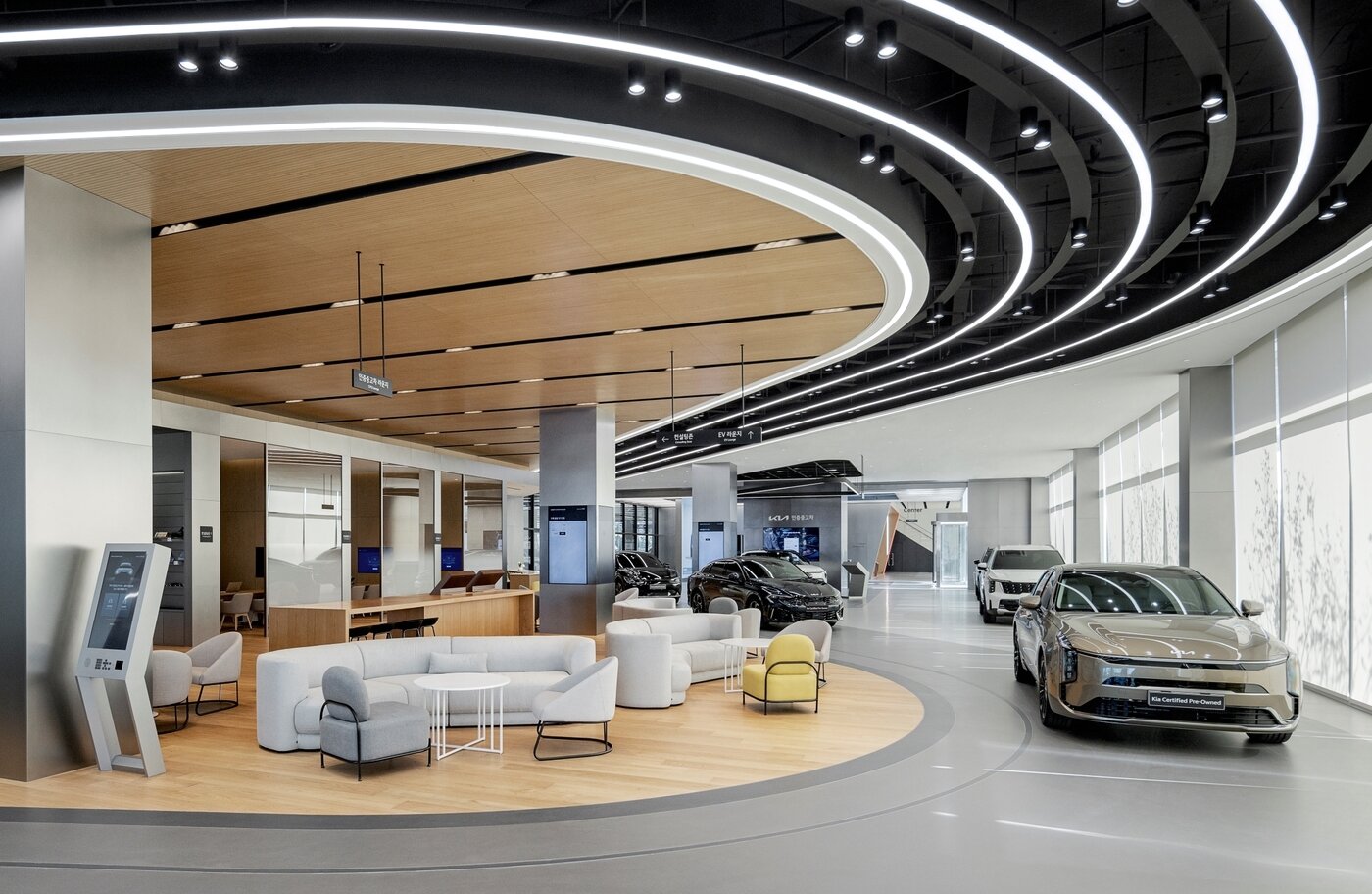 본문 이미지 - 기아 인증 중고차 센터 평택 직영점 내부 전경&#40;기아 제공&#41;. 2025.11.17.
