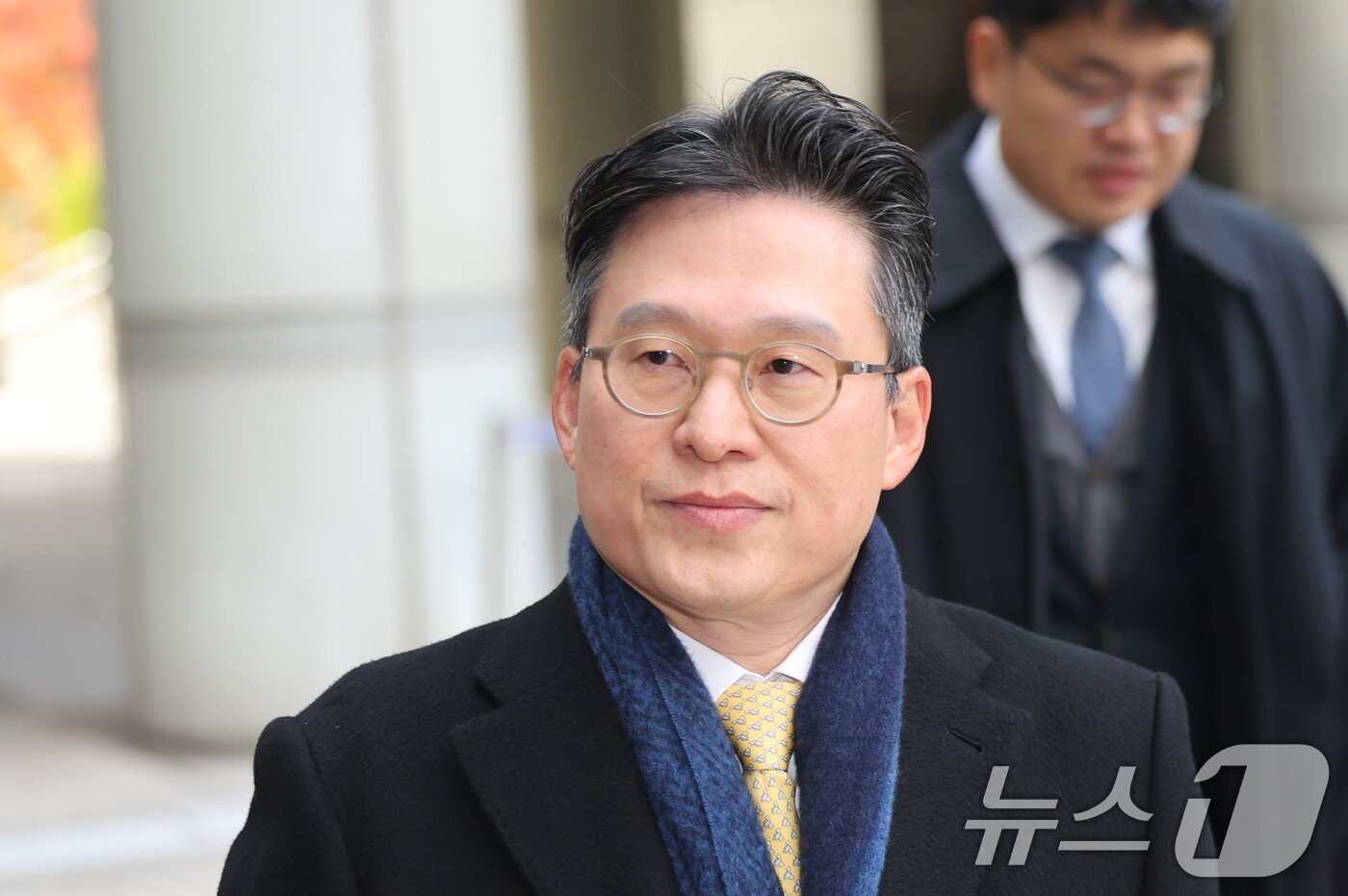 본문 이미지 - 고위공직자범죄수사처&#40;공수처&#41;의 순직해병 수사외압 의혹 수사를 방해한 혐의를 받는 김선규 전 수사1부장검사가 17일 오전 서울 서초구 서울중앙지법에서 열린 구속 전 피의자 심문&#40;영장실질심사&#41;에 출석 하고 있다. 2025.11.17/뉴스1 ⓒ News1 황기선 기자