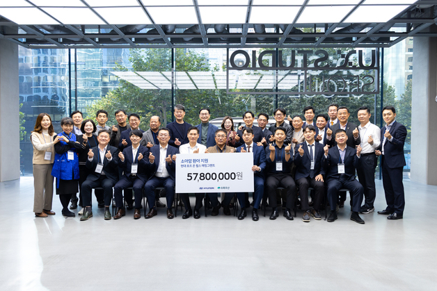 현대차, 전·현직 카마스터와 함께 소아암 환우에 기부금 전달