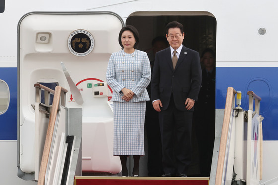 李대통령, 극진 예우에 UAE 국부 영묘·현충원 방문 화답