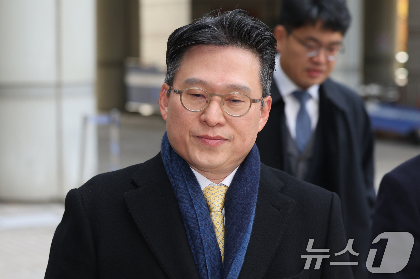 (서울=뉴스1) 황기선 기자 = 고위공직자범죄수사처(공수처)의 순직해병 수사외압 의혹 수사를 방해한 혐의를 받는 김선규 전 수사1부장검사가 17일 오전 서울 서초구 서울중앙지법에서 …