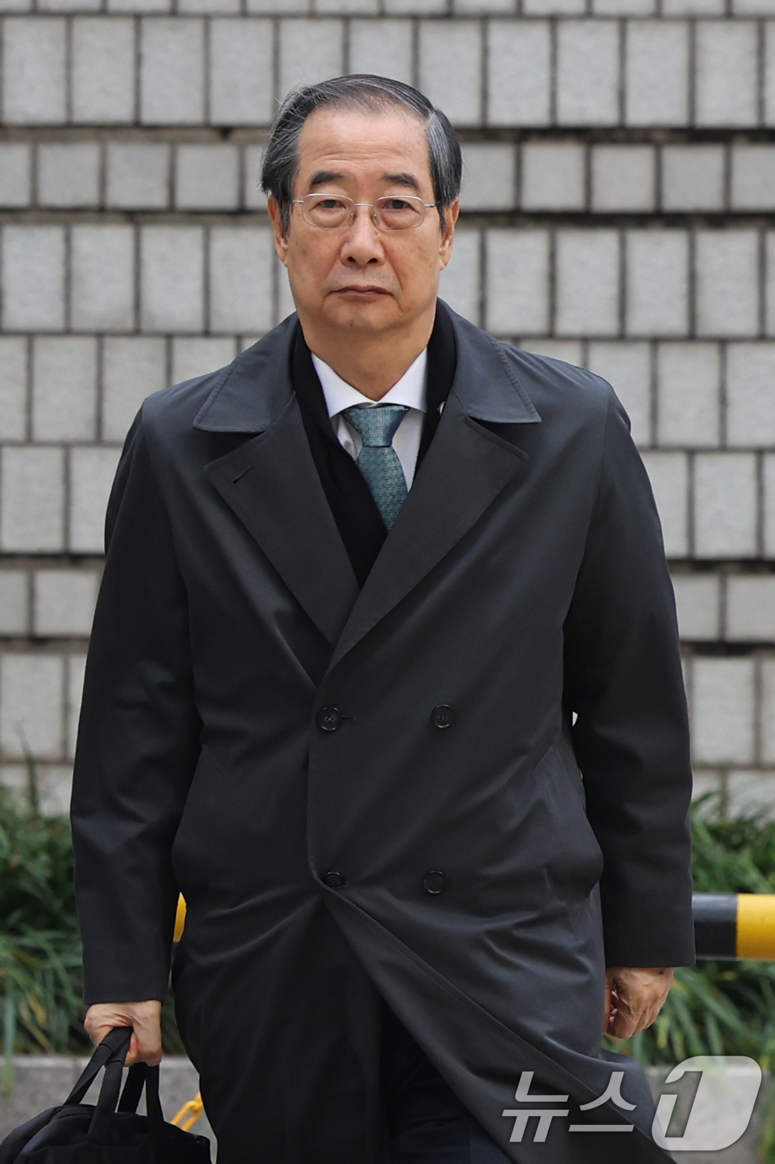 (서울=뉴스1) 황기선 기자 = 윤석열 전 대통령의 12·3 비상계엄을 적극적으로 말리지 않은 혐의로 재판에 넘겨진 한덕수 전 국무총리가 14일 오전 서울 서초구 서울중앙지방법원에 …