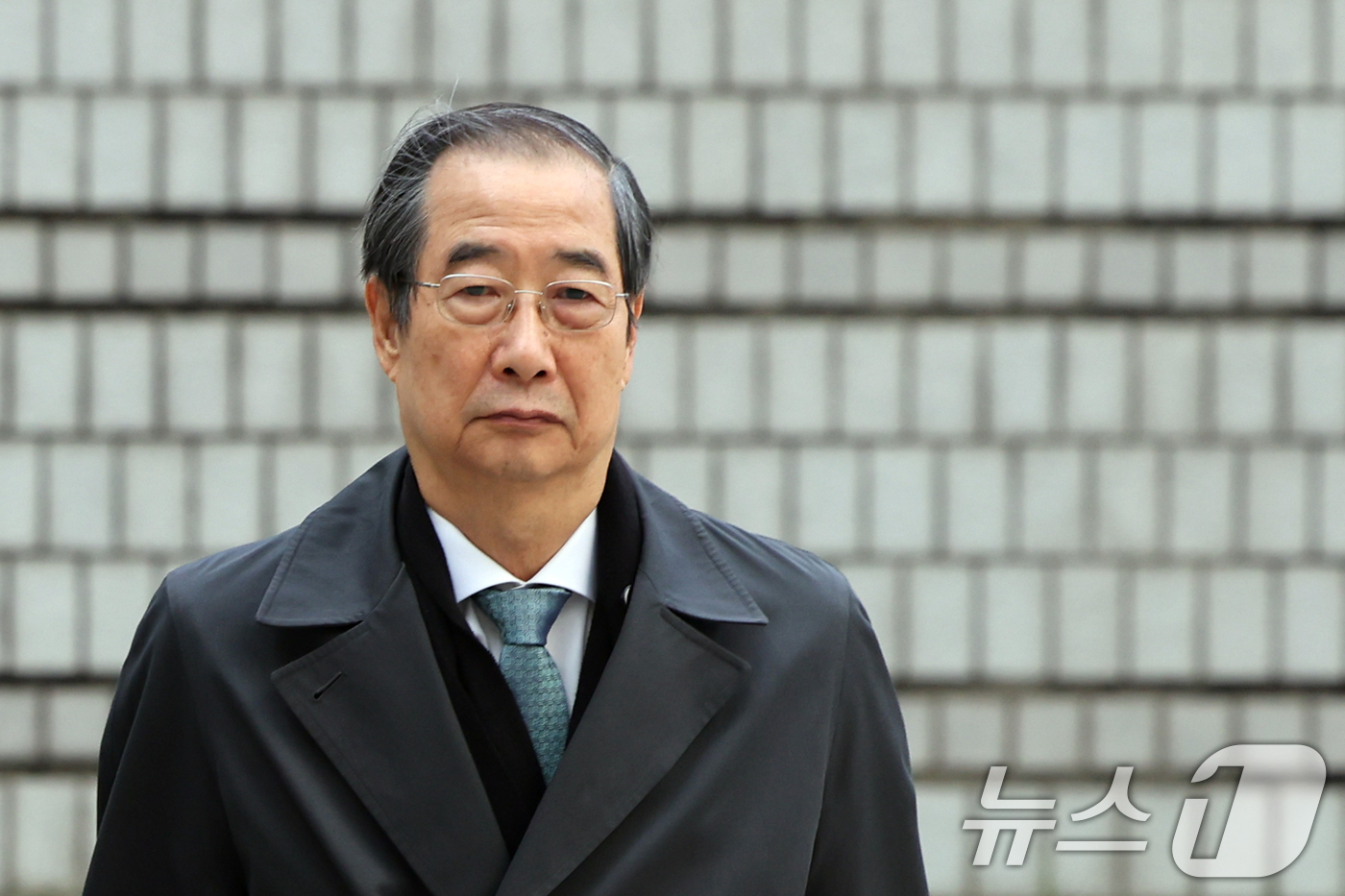 (서울=뉴스1) 황기선 기자 = 윤석열 전 대통령의 12·3 비상계엄을 적극적으로 말리지 않은 혐의로 재판에 넘겨진 한덕수 전 국무총리가 14일 오전 서울 서초구 서울중앙지방법원에 …