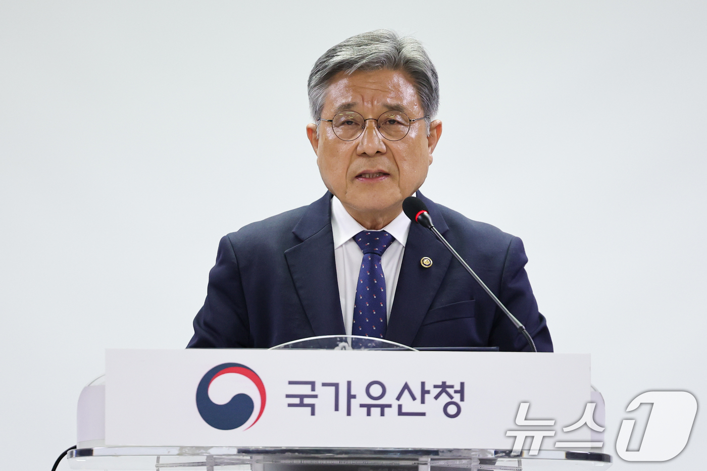 (서울=뉴스1) 안은나 기자 = 허민 국가유산청장이 17일 오전 서울 종로구 국립고궁박물관에서 유네스코 세계유산 '종묘' 앞 세운재정비촉진계획 관련 입장을 밝히고 있다. 2025. …