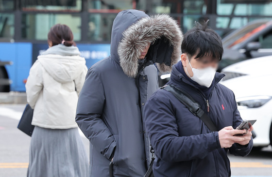 [뉴스1 PICK] 출근길 한겨울 추위에 '덜덜'...내일은 더 춥다