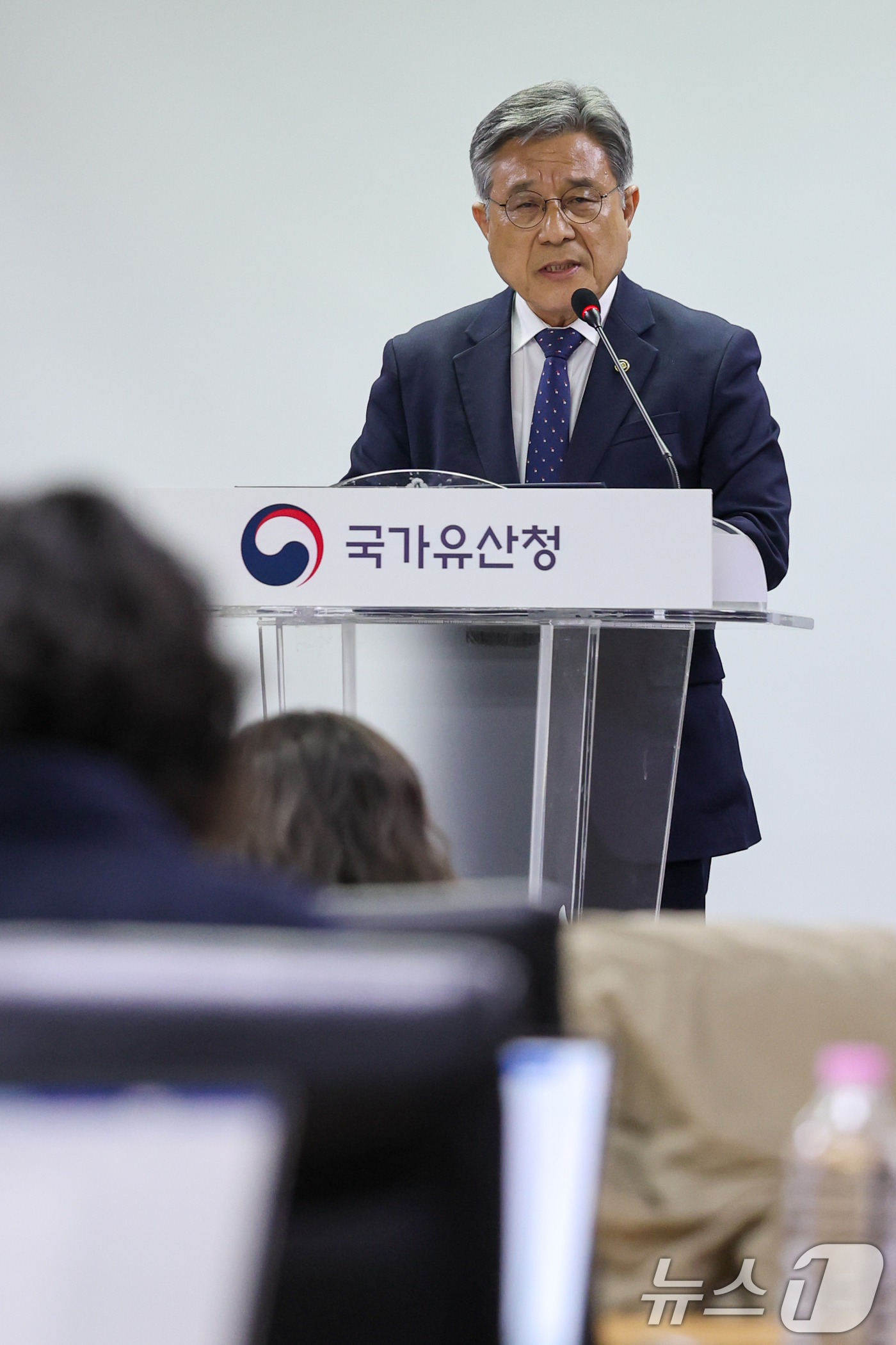 (서울=뉴스1) 안은나 기자 = 허민 국가유산청장이 17일 오전 서울 종로구 국립고궁박물관에서 유네스코 세계유산 '종묘' 앞 세운재정비촉진계획 관련 입장을 밝히고 있다. 허 청장은 …