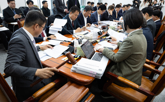 예산심사 힘겨루기…150조 국민성장펀드·10만원 아동수당 보류(종합)