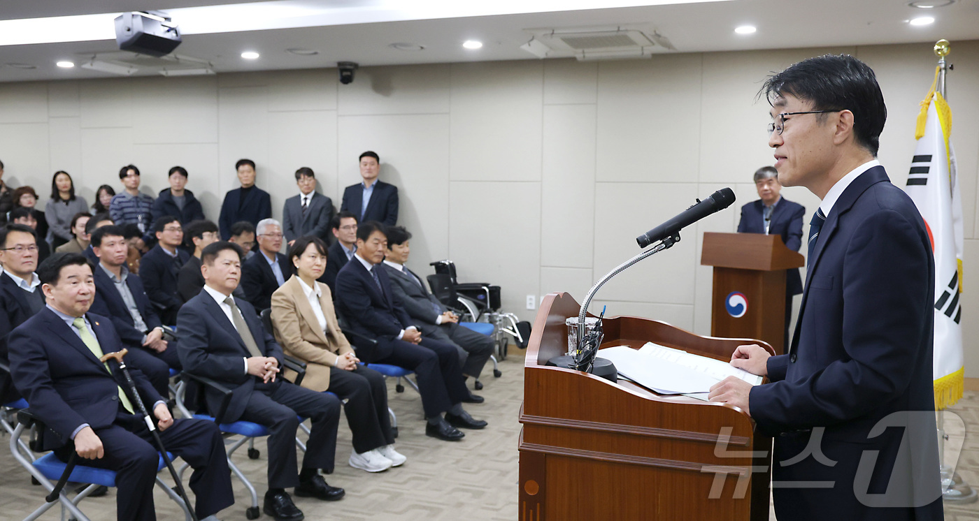 (세종=뉴스1) 김기남 기자 = 한삼석 국민권익위원회 부위원장이 17일 오전 세종시 정부세종청사에서 열린 취임식에 참석하여 취임사를 하고 있다. 2025.11.17/뉴스1