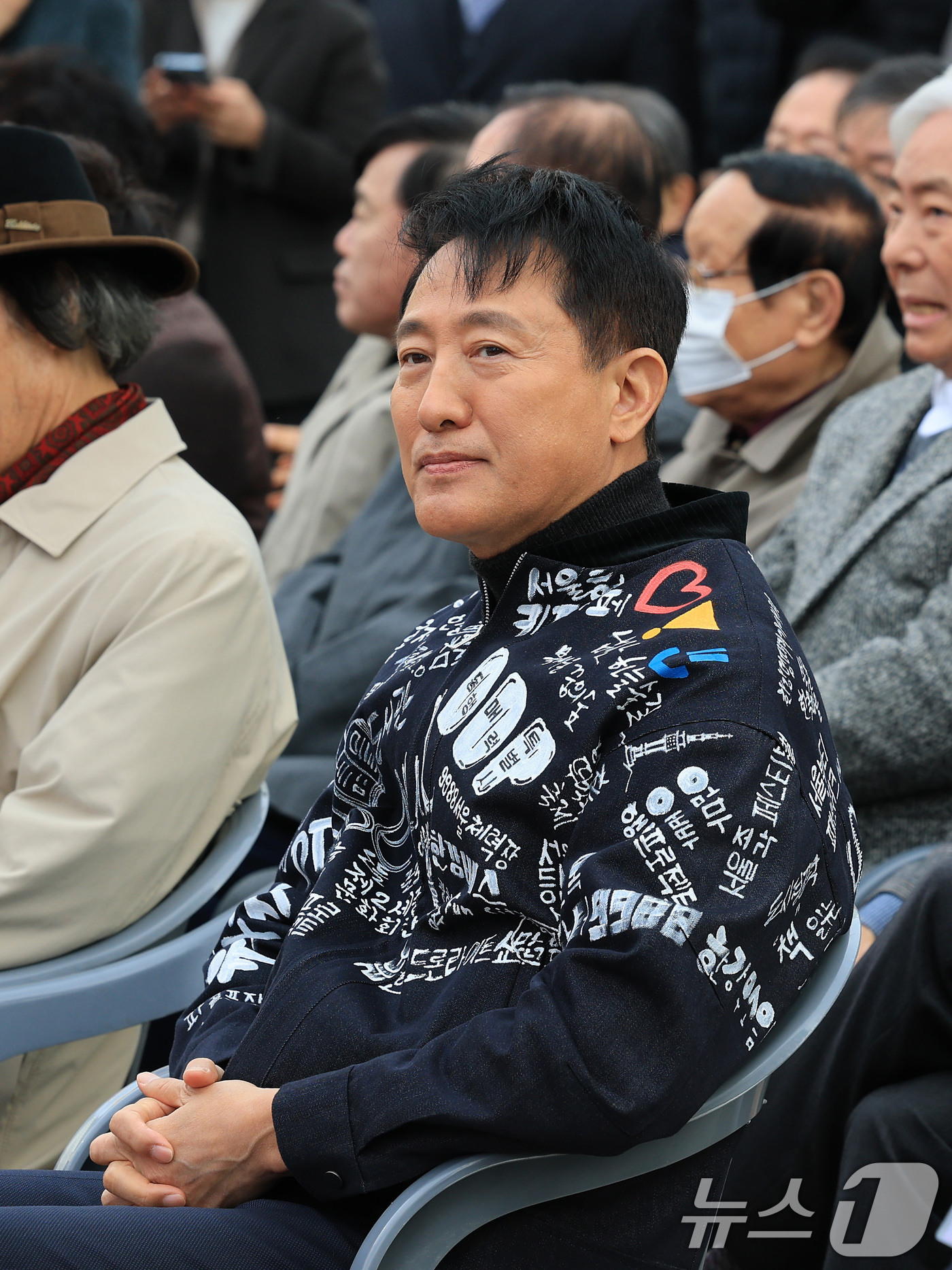 (서울=뉴스1) 임세영 기자 = 오세훈 서울시장이 17일 오전 서울 중구 남대문시장에서 열린 남대문시장 아케이드 조성 준공식에 참석해 자리하고 있다. 2025.11.17/뉴스1