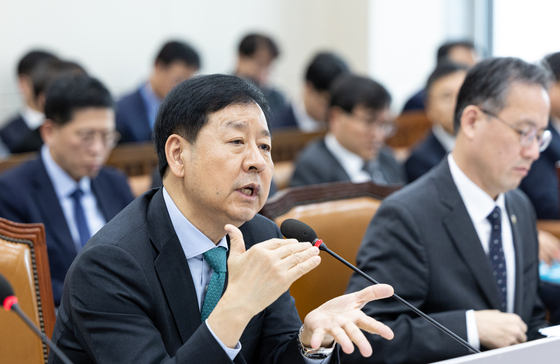 국회 기재위 답변 이어가는 구윤철 부총리