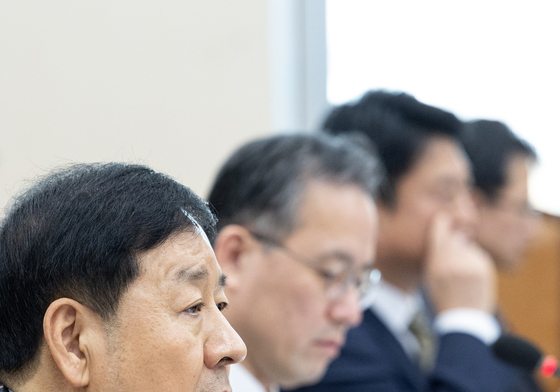 질의에 답하는 구윤철 부총리