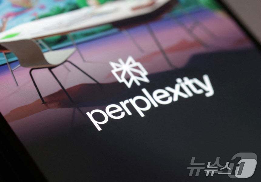 본문 이미지 - 퍼플렉시티 AI 로고. FILE PHOTO Illustration shows Perplexity AI logo ⓒ 로이터=뉴스1